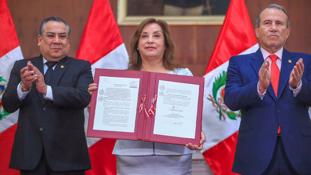 Dina Boluarte promulga ley de amnistía