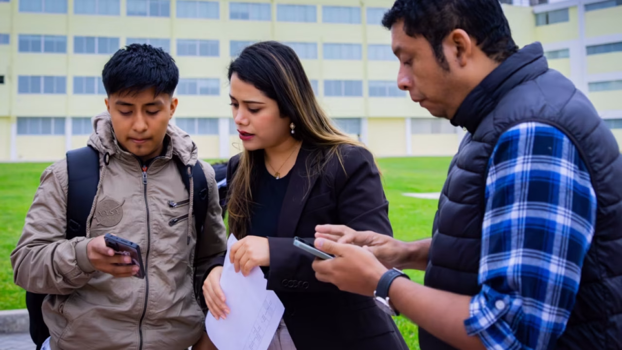 El 54% de universitarios no cree en la clase política