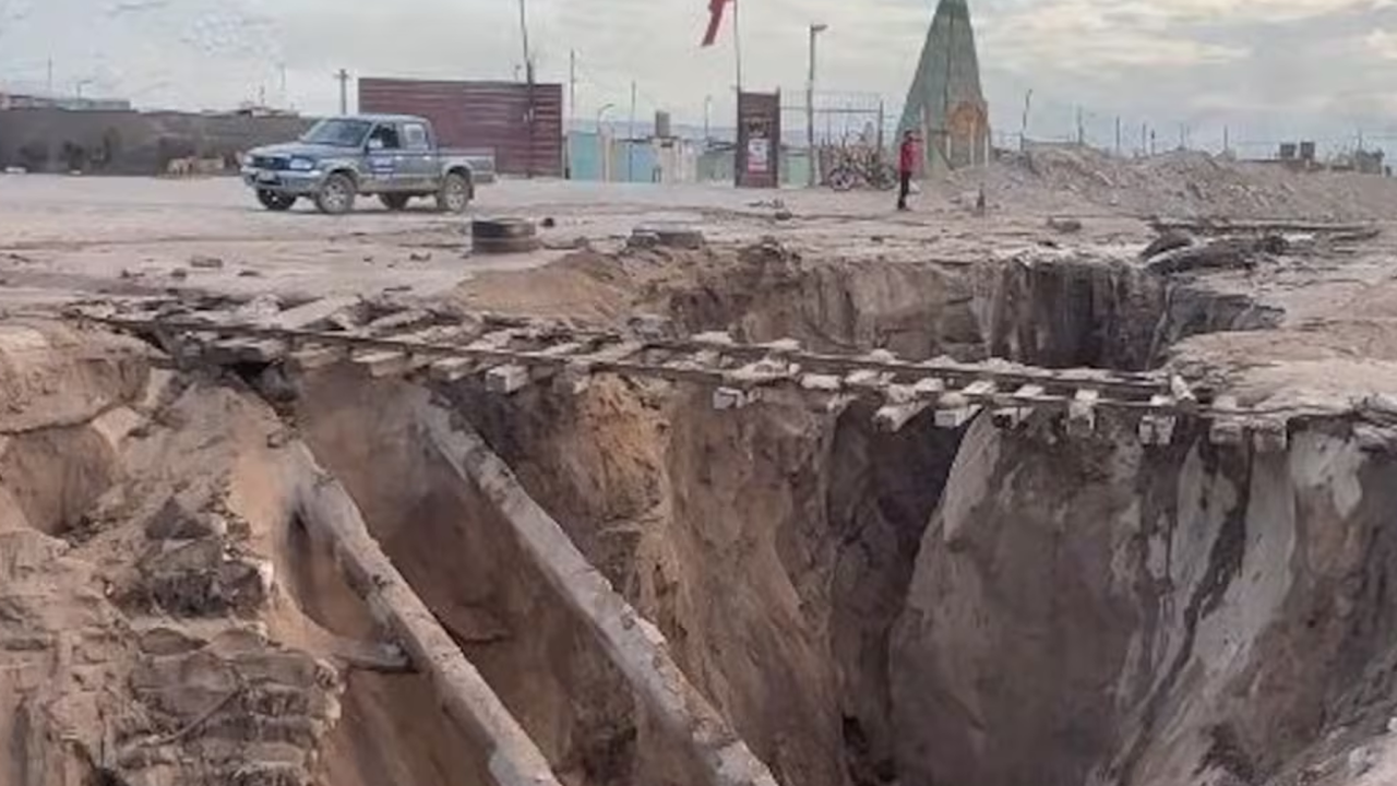 Huaico-inhabilita-el-ferrocarril-férrea-Tacna---Arica-al-activar-quebrada