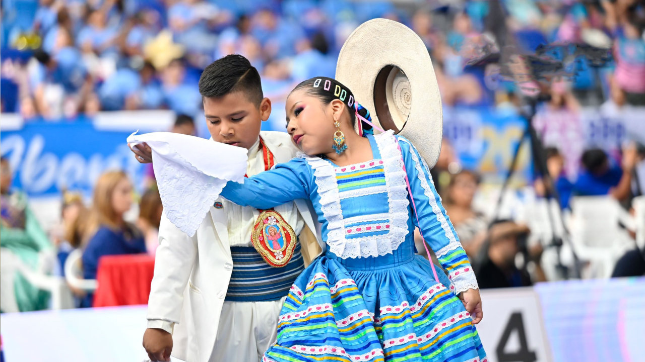 Maite-Flores-y-Valentino-Soria-clasifican-a-la-final-del-Concurso-Nacional-y-Mundial-de-Marinera