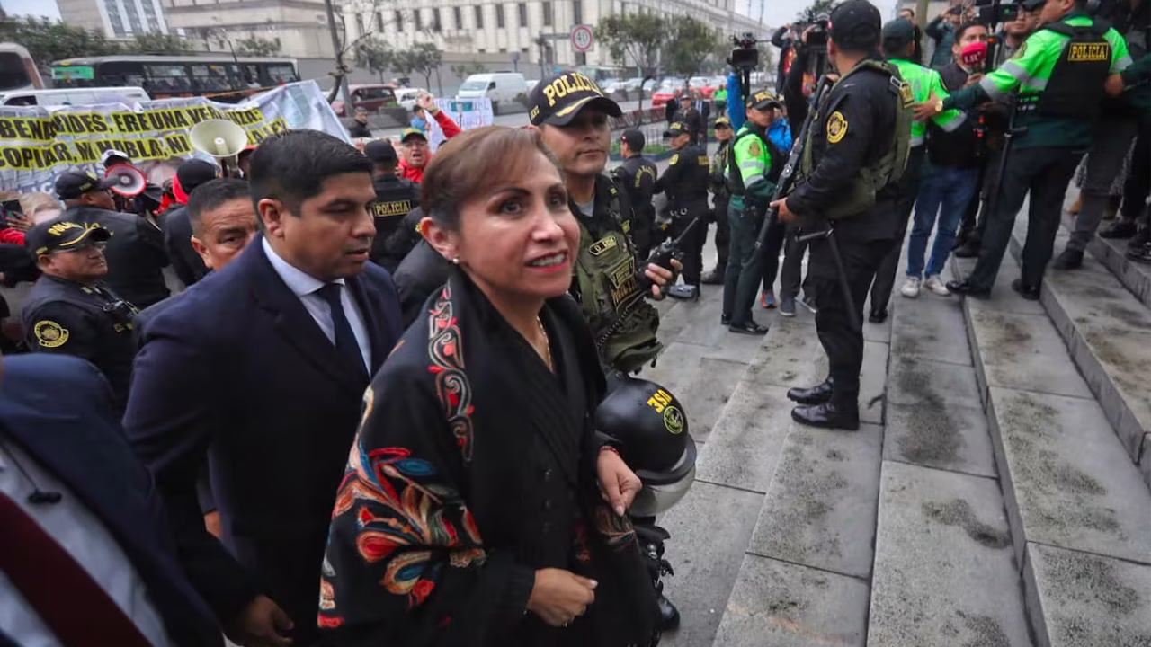 Patricia Benavides asiste a sesión extraordinaria de la Junta de Fiscales Supremos