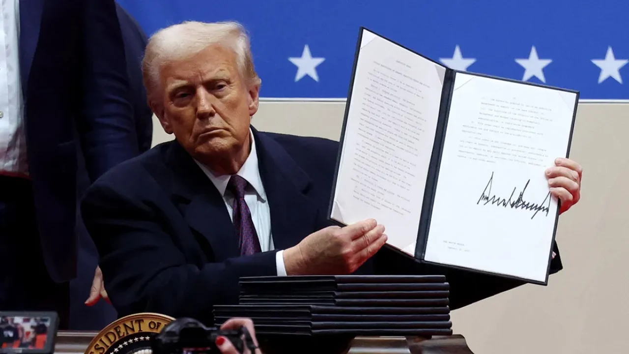 Trump firma orden ejecutiva para auditar todas las ONG que reciben fondos federales